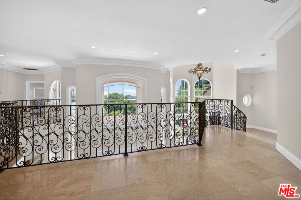 13320 Mulholland Drive Property Photo 44