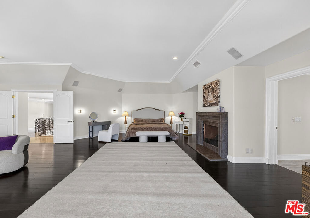 13320 Mulholland Drive Property Photo 48