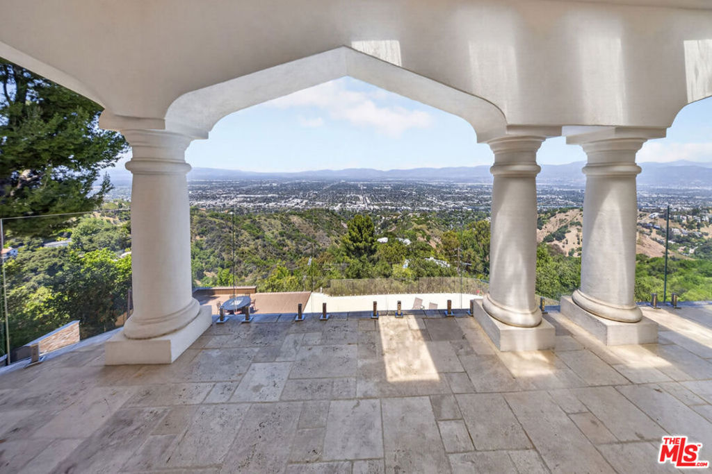 13320 Mulholland Drive Property Photo 49