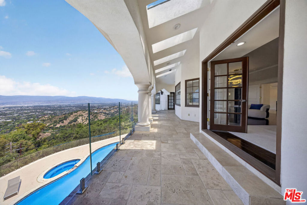 13320 Mulholland Drive Property Photo 50