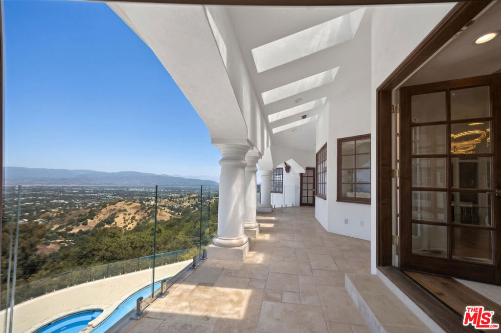 13320 Mulholland Drive Property Photo 55