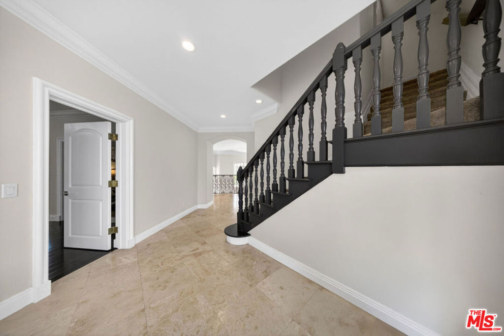 13320 Mulholland Drive Property Photo 61
