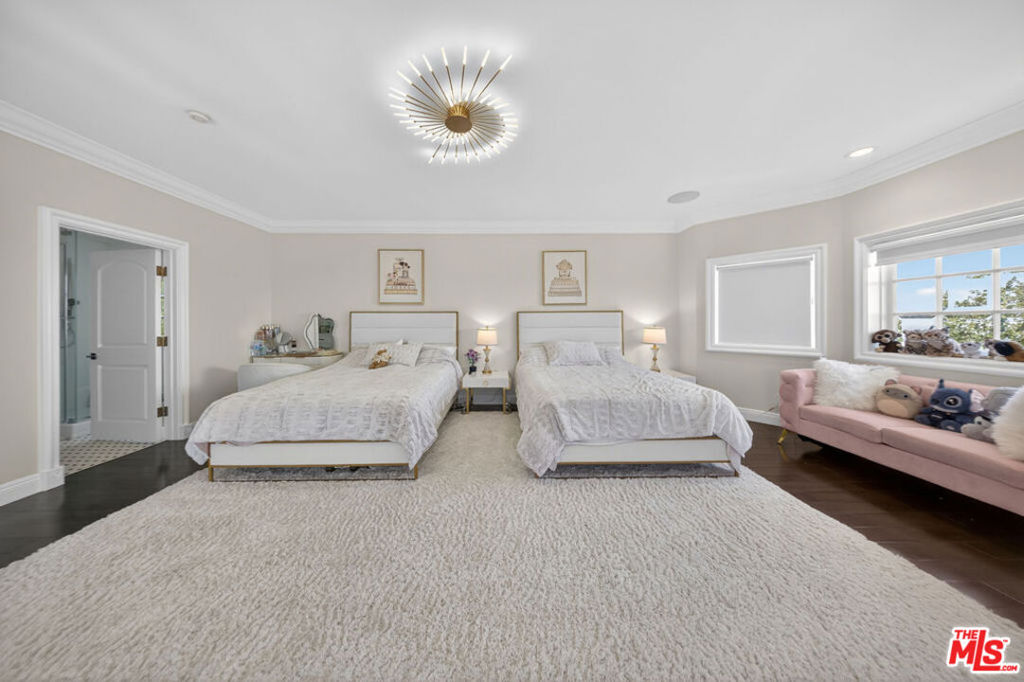 13320 Mulholland Drive Property Photo 66