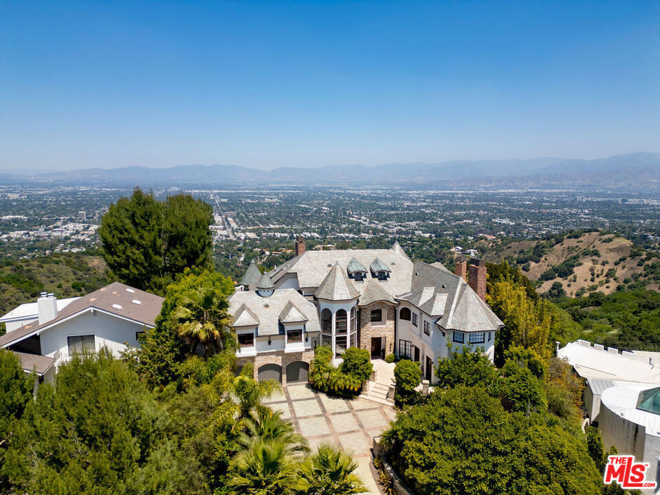 13320 Mulholland Drive Property Photo 71