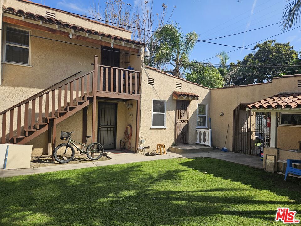 2226 Zoe Avenue B Property Photo 1