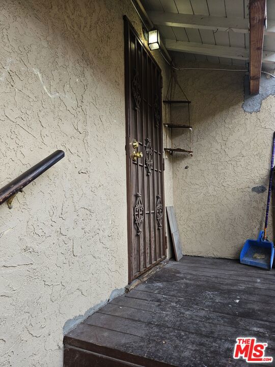 2226 Zoe Avenue B Property Photo 3
