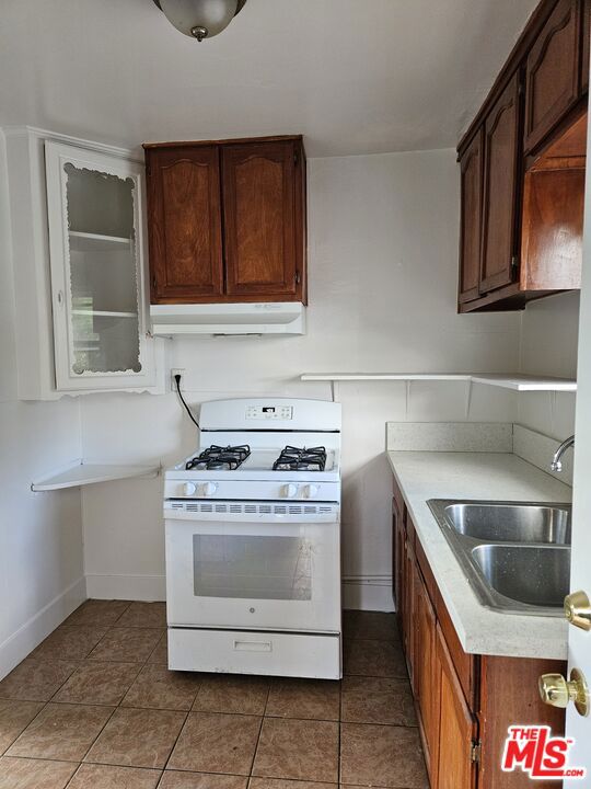 2226 Zoe Avenue B Property Photo 5
