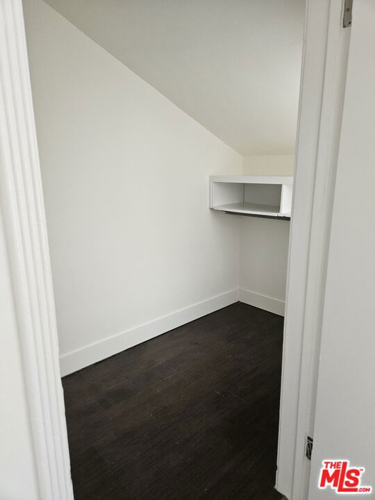 2226 Zoe Avenue B Property Photo 8