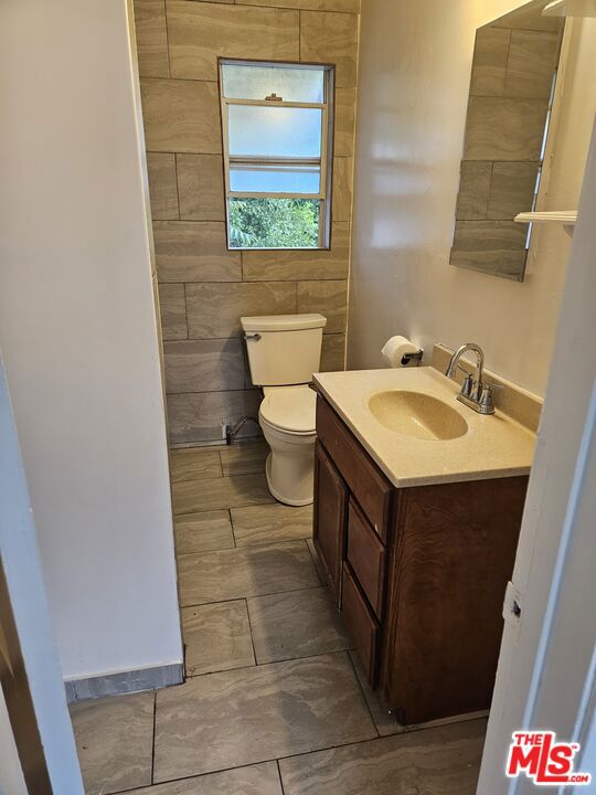 2226 Zoe Avenue B Property Photo 9