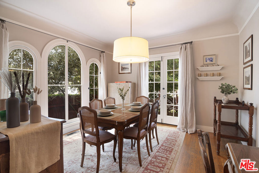 300 N Bronson Avenue Property Photo 10