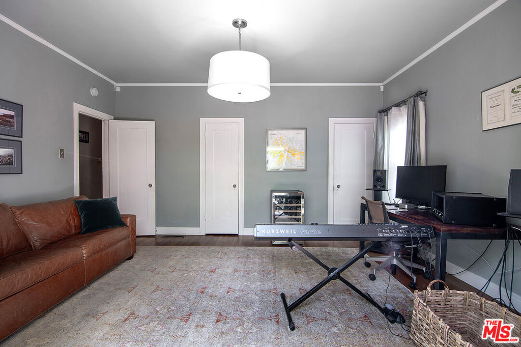 300 N Bronson Avenue Property Photo 18