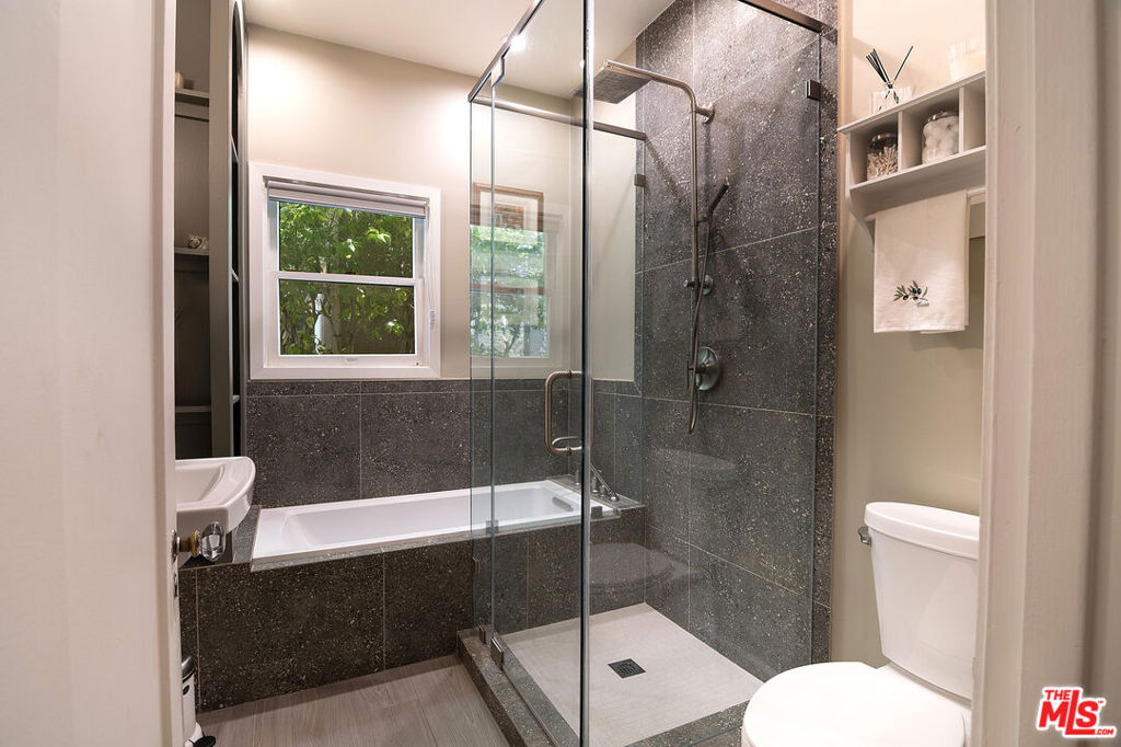 300 N Bronson Avenue Property Photo 22