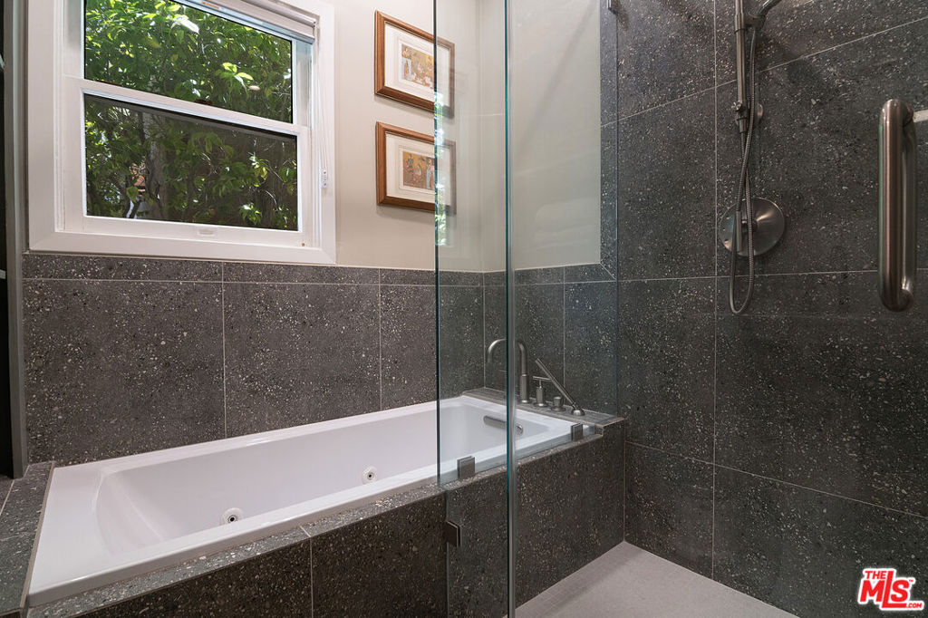300 N Bronson Avenue Property Photo 24