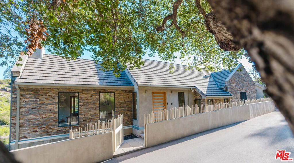 10110 Cielo Drive Property Photo 1