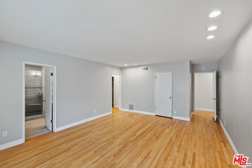 17537 Margate Street Property Photo 8