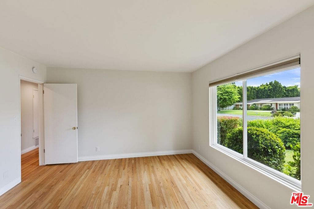 17537 Margate Street Property Photo 11