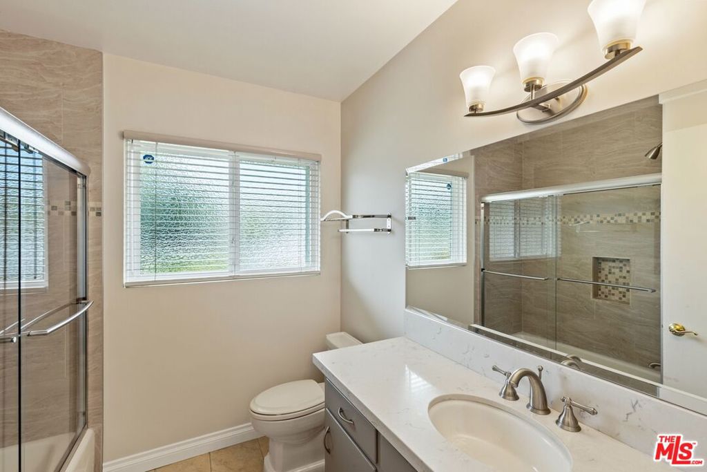 17537 Margate Street Property Photo 15