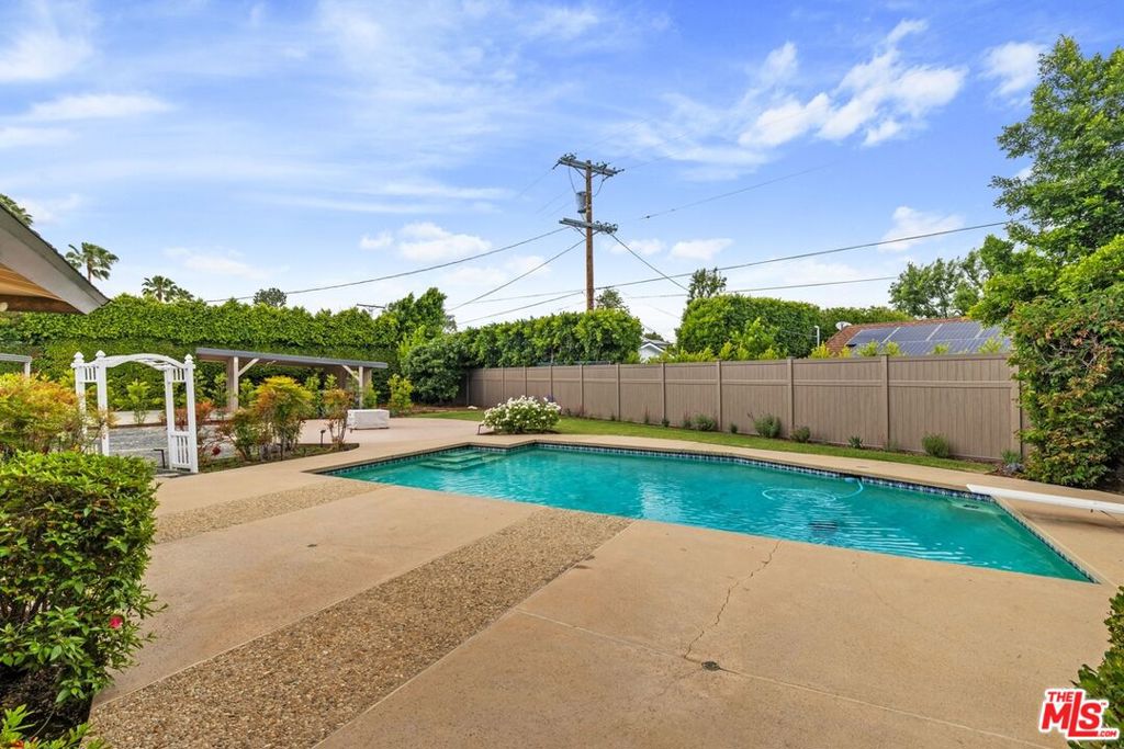 17537 Margate Street Property Photo 32
