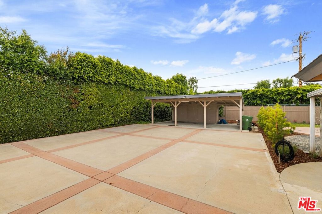 17537 Margate Street Property Photo 35