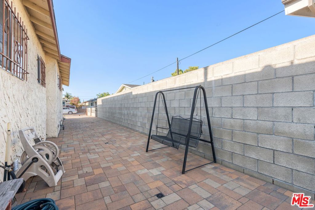 1110 E 107th Street Property Photo 36