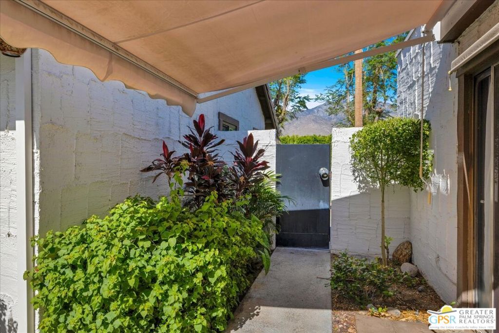 2234 S Linden Way D Property Photo 5