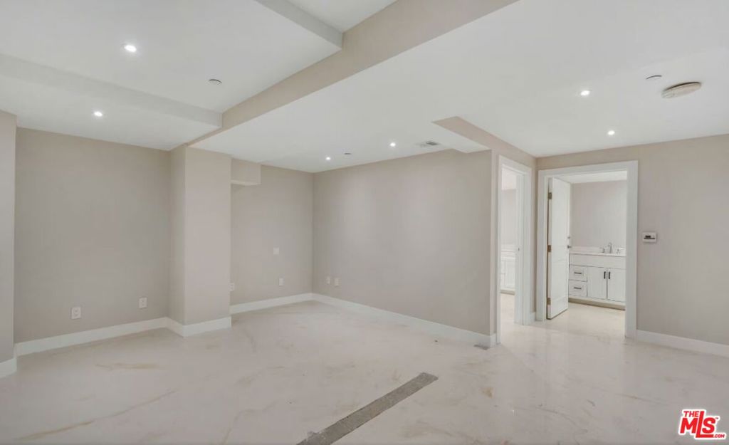 421 N Rodeo Drive Ter-ste Ta Property Photo 2