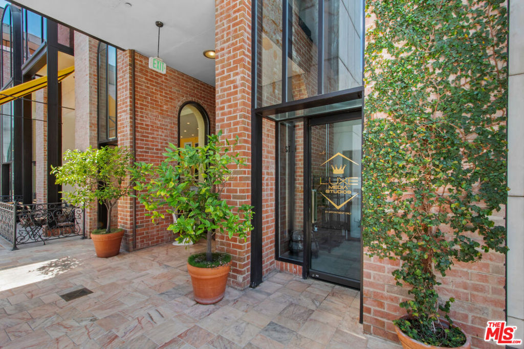 421 N Rodeo Drive S-1 Property Photo 2