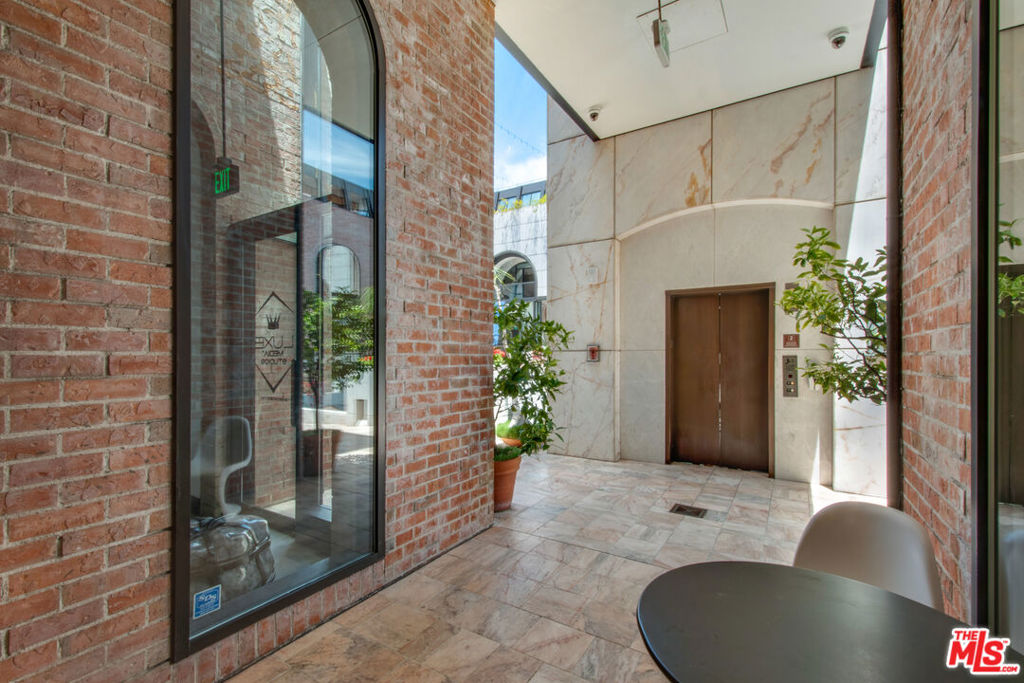 421 N Rodeo Drive S-1 Property Photo 3