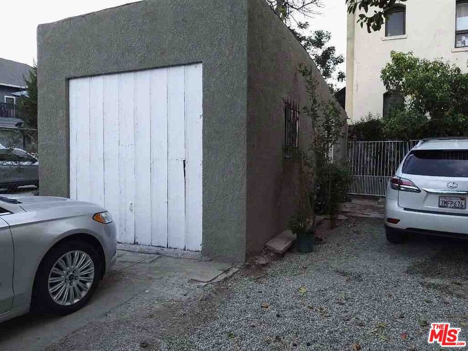 1981 Estrella Avenue Property Photo 5