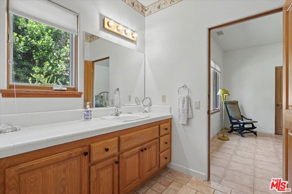 1611 Fredensborg Way Property Photo 23