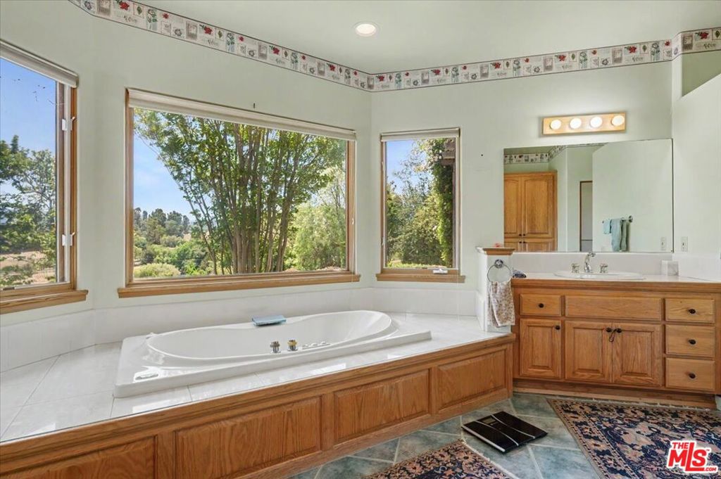 1611 Fredensborg Way Property Photo 30