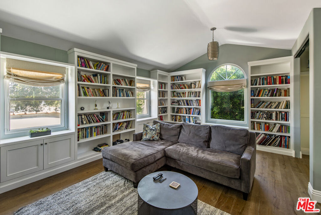 1000 S Citrus Avenue Property Photo 17