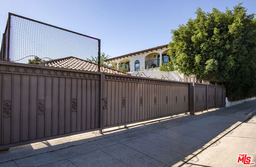 1000 S Citrus Avenue Property Photo 27