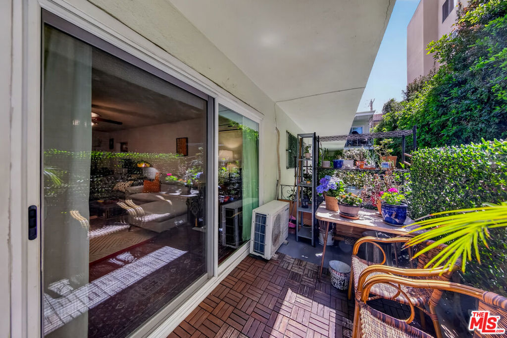 446 S St Andrews Place 2 Property Photo 17