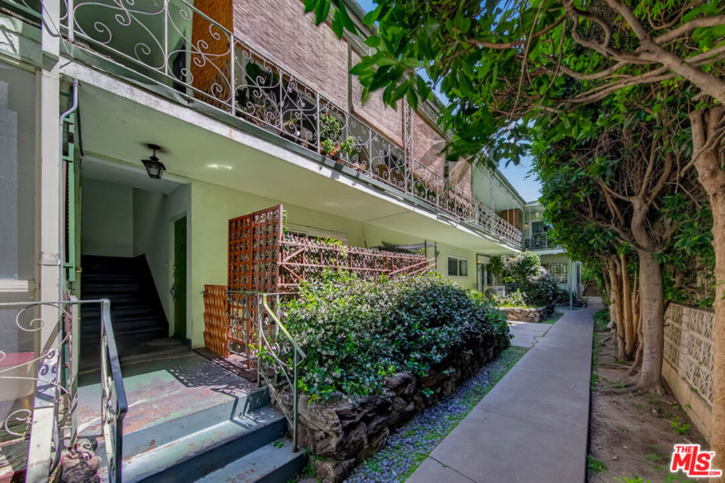 446 S St Andrews Place 2 Property Photo 19