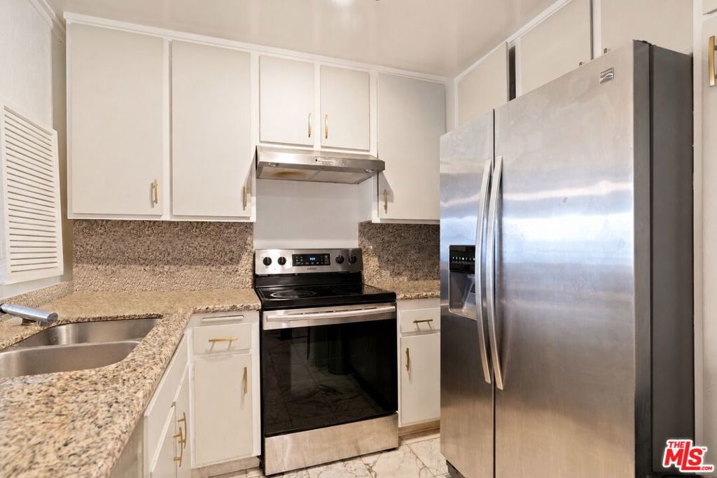 10751 Wilshire Boulevard 1206 Property Photo 3
