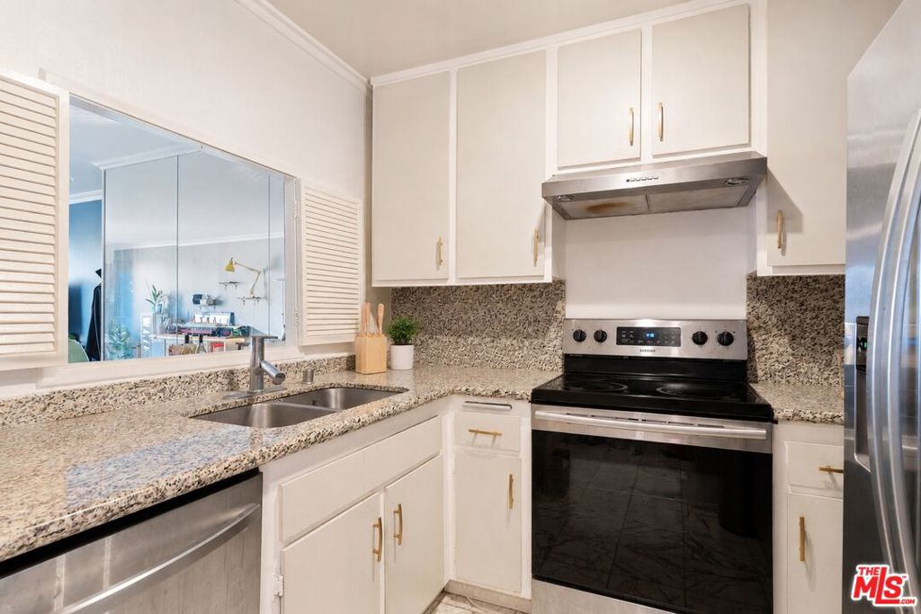 10751 Wilshire Boulevard 1206 Property Photo 4