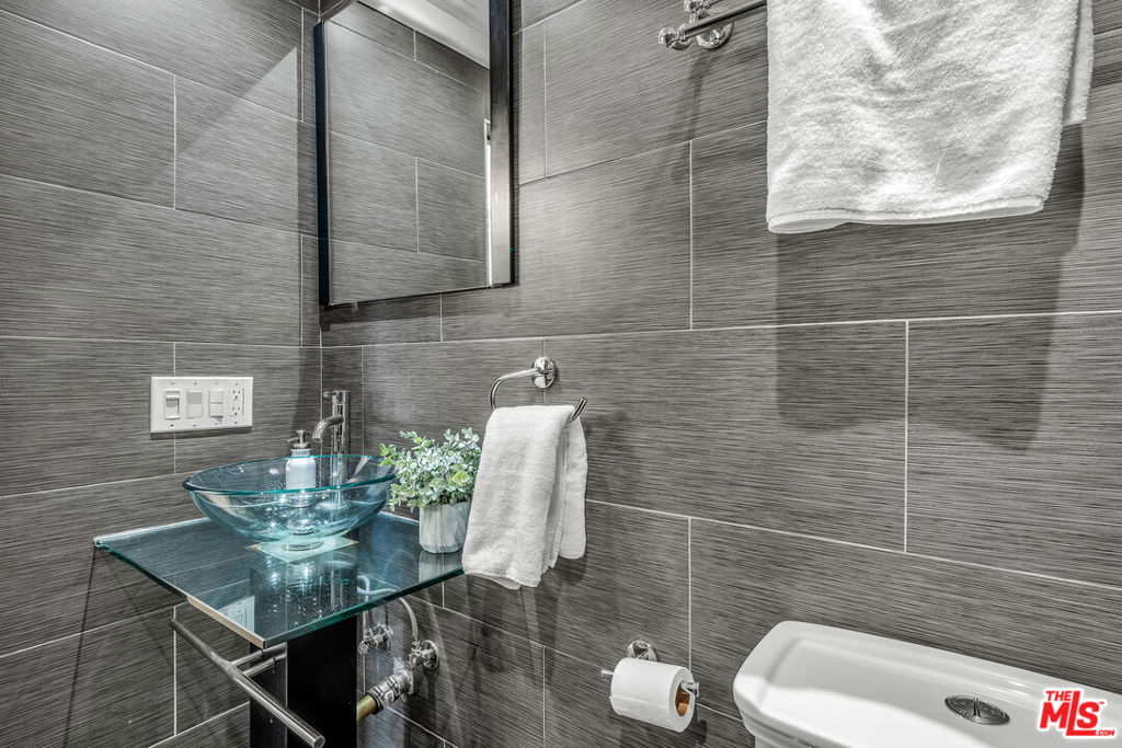 125 N Gale Drive 306 Property Photo 6