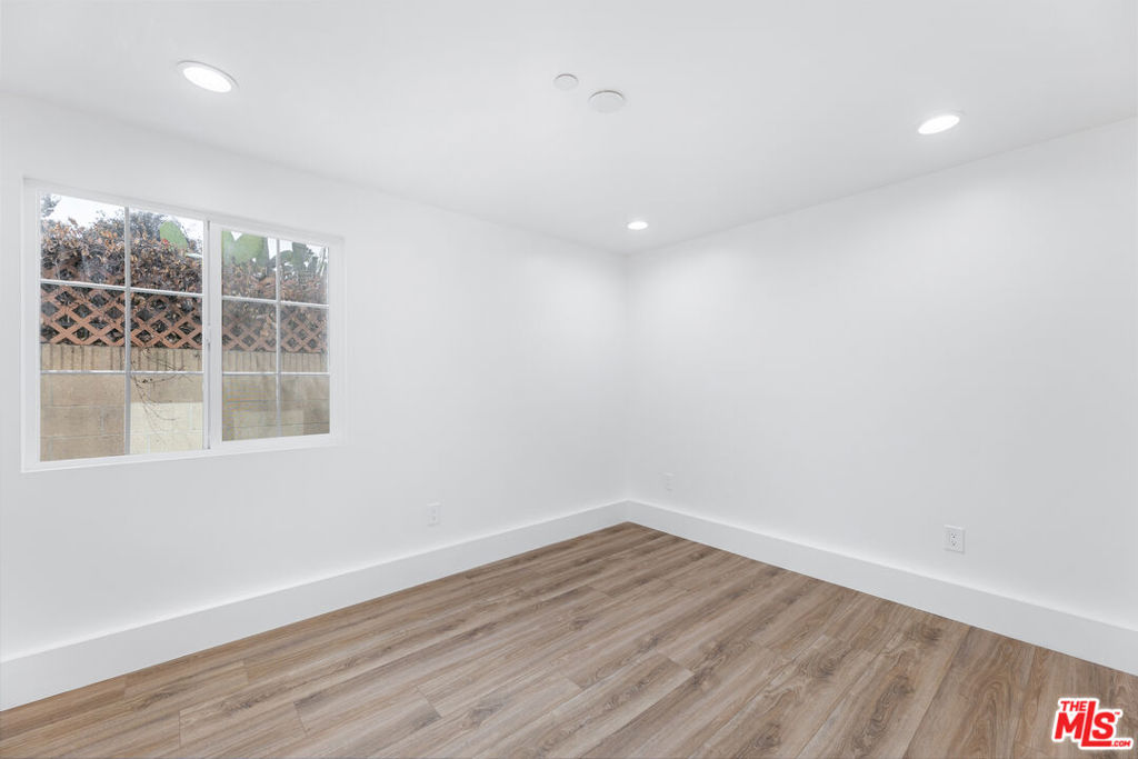 496 E 52nd Street Property Photo 13