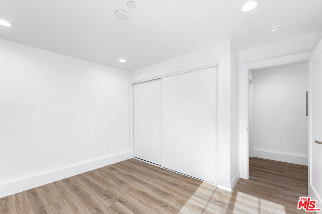 496 E 52nd Street Property Photo 14
