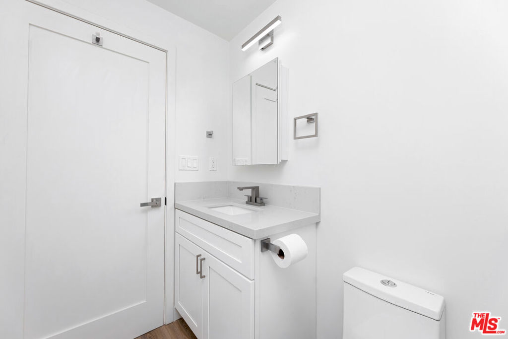 496 E 52nd Street Property Photo 17