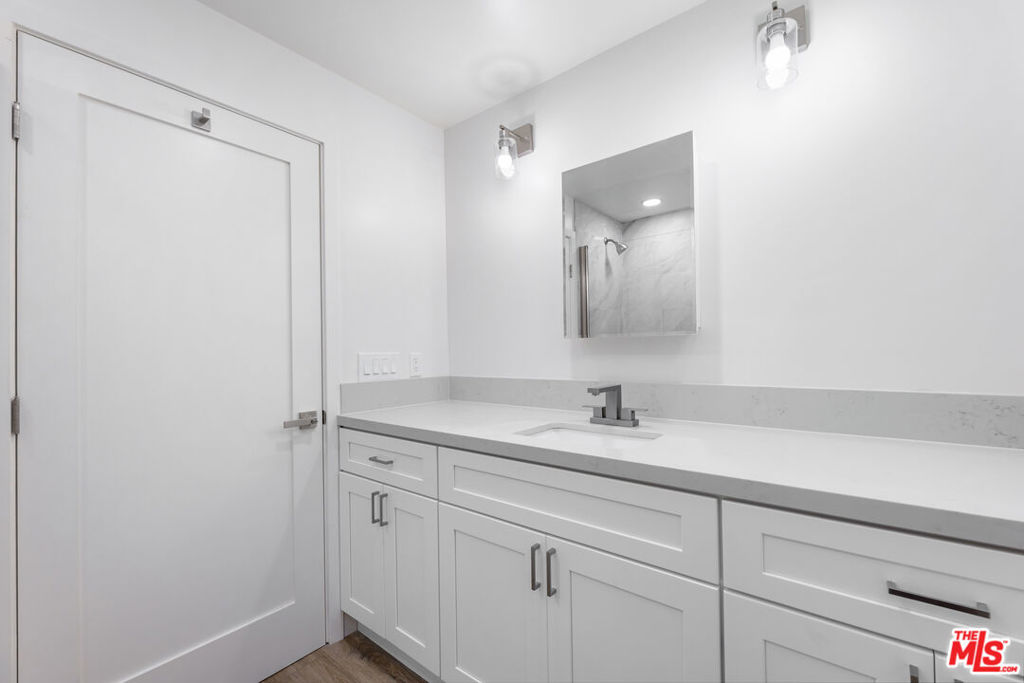 496 E 52nd Street Property Photo 41
