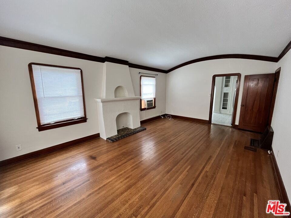 496 E 52nd Street Property Photo 46