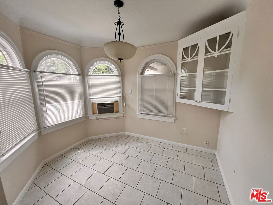 496 E 52nd Street Property Photo 49