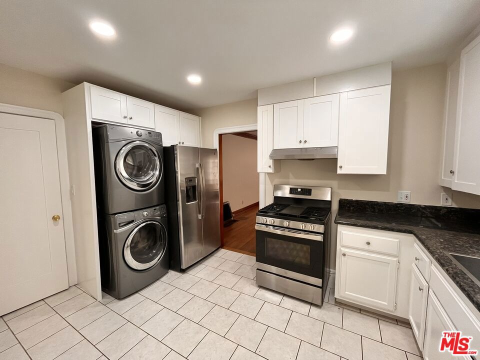 496 E 52nd Street Property Photo 50