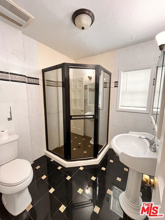 496 E 52nd Street Property Photo 54
