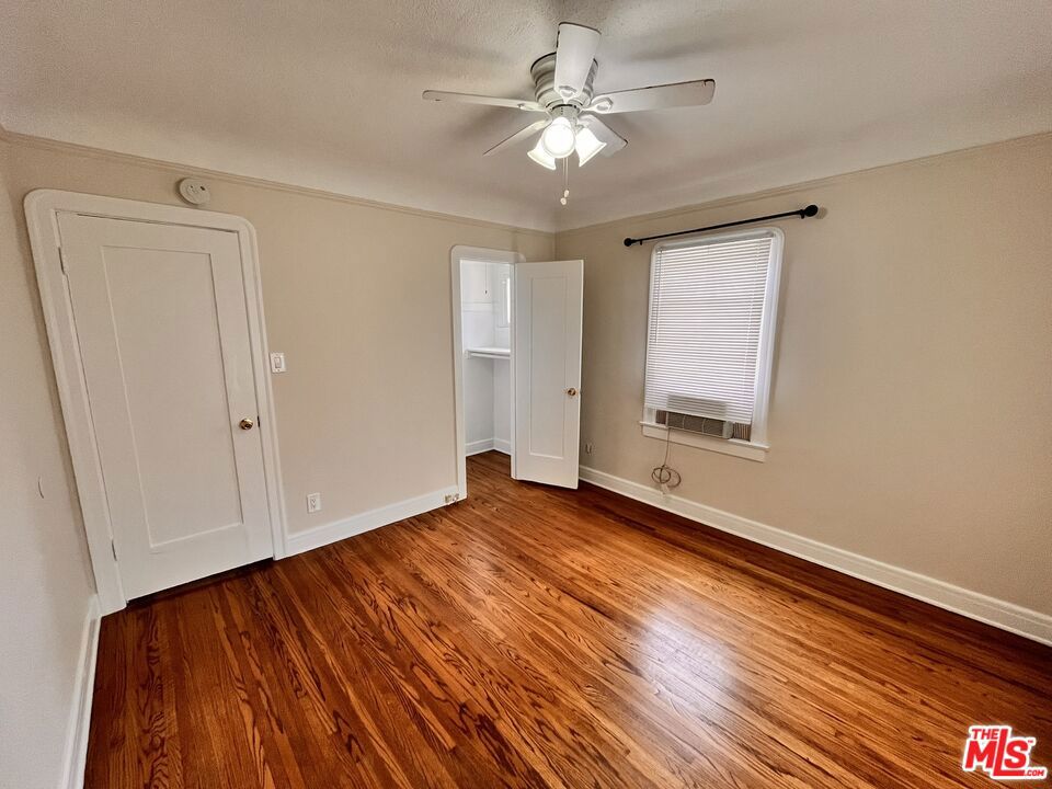 496 E 52nd Street Property Photo 55
