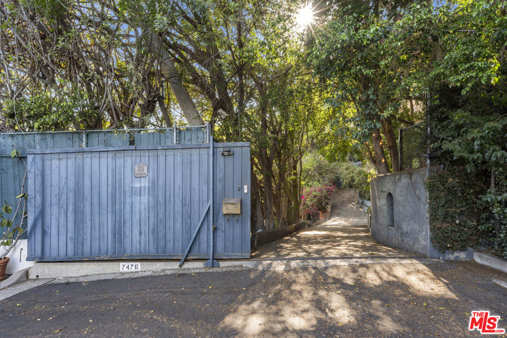 1830 N Sierra Bonita Avenue Property Photo 11