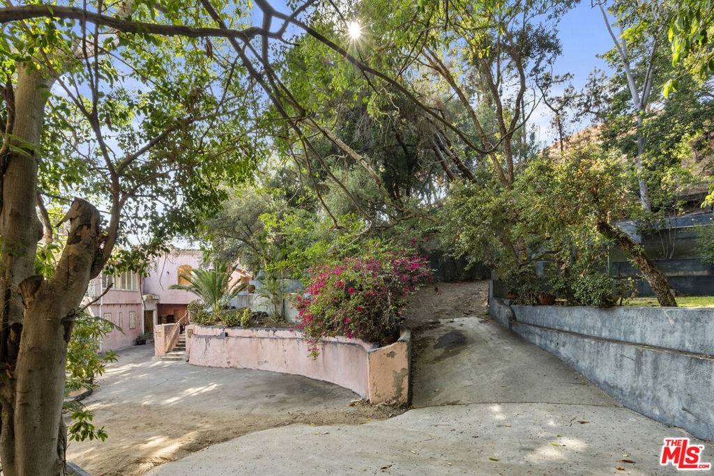 1830 N Sierra Bonita Avenue Property Photo 12