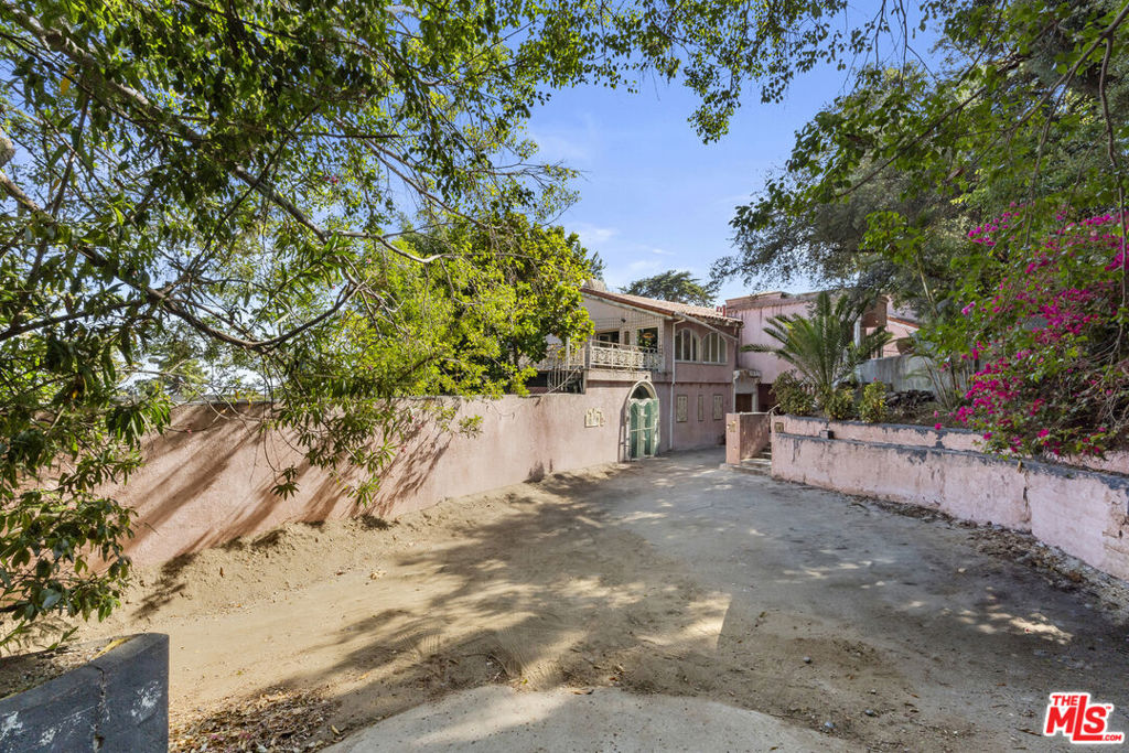 1830 N Sierra Bonita Avenue Property Photo 13